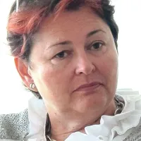 Vlasta Vežnaver: “Tukajšnje prometne razmere so že presegle vse razumne meje. Resda tod mimo ne vozijo več tovornjaki, je pa avtomobilov občutno več kot pred gradnjo hitre ceste.” 