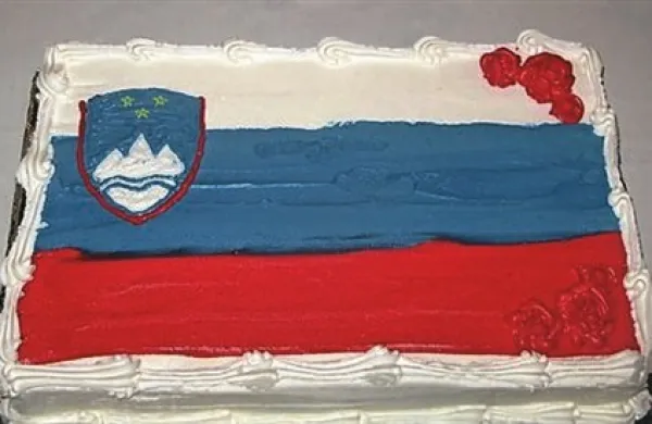 Ameriški Slovenci v Betlehemu so obletnico samostojnosti matične domovine praznovali s  torto