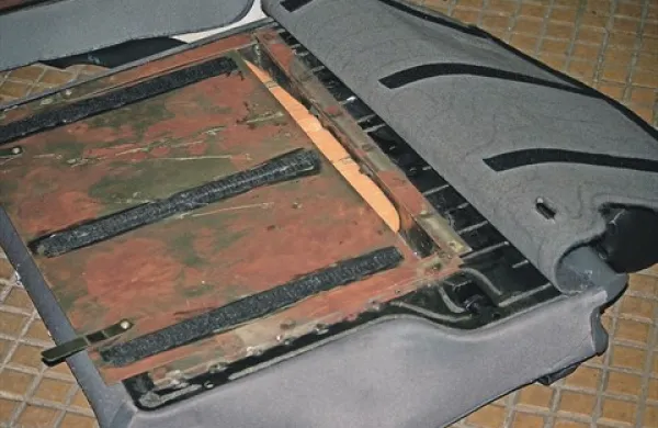 V slovenskem audiju so hrvaški policisti odkrili bunker, v katerem je bilo skritih 12 zavojev heroina, težkih šest kilogramov