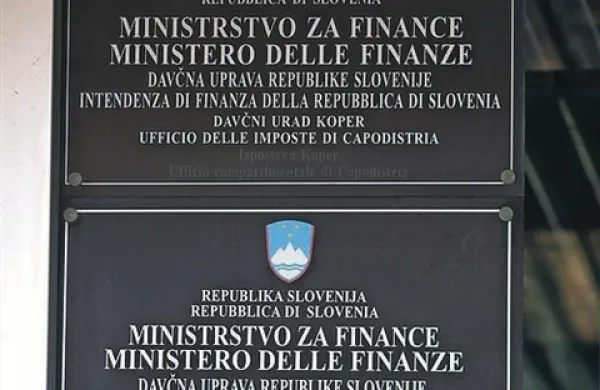 Davčna uprava RS (Durs) je Juretu Jankoviću prepovedala razpolaganje s 50-odstotnim lastniškim deležem v Electi Holdingu, krovnemu podjetju skupine Electa
