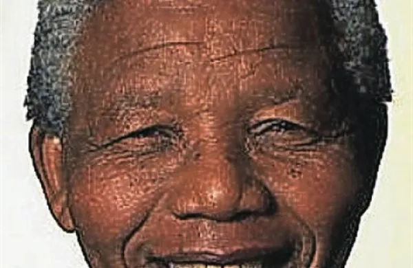 Bivši južnoafriški predsednik Nelson Mandela v bolnišnici diha s pomočjo aparatov