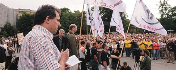 Kirurg Erik Brecelj, ki je na anomalije v zdravstvu začel opozarjati že pred leti, je šokiran, da smo kot družba padli tako globoko