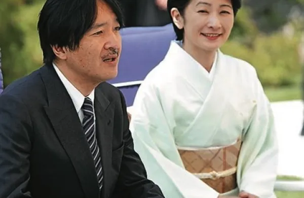 Japonski princ in princesa si bosta danes ogledala tudi Postojnsko jamo, čipkarsko šolo v Idriji ter idrijski mestni muzej na gradu Gewerkenegg