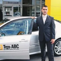 Matjaž Avsec, Trgo ABC: “Kljub bližajočemu se višjemu DDV se prodaja avtomobilov v zadnjem obdobju ni pretirano povečala. Razlika v ceni   je namreč premajhna, da bi vplivala na odločitev o nakupu; clio, denimo, stane približno 12.000 evrov, dvoodstotni