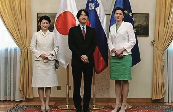 Predsednica vlade Alenka Bratušek je danes na Brdu pri Kranju sprejela japonskega princa in princeso Akišino, ki zaključujeta večdnevni obisk v Sloveniji