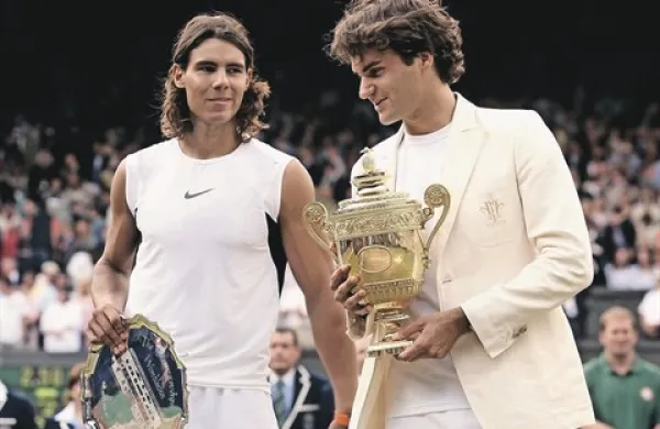 Rafael Nadal (levo) in Roger Federer sta se poslovila že v prvih dneh letošnjega Wimbledona