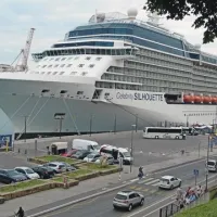 V petek je Koper obiskala potniška ladja Celebrity Silhouette s skoraj 3000 potniki na krovu. Letos bo v Kopru pristalo  53 ladij višjega cenovnega razreda s 70.000 potniki.