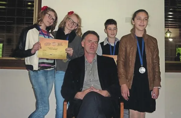  Učenci klavirja   iz razreda prof. Bojana Glavine iz glasbene šole Piran so se v zadnjih treh letih udeležili  desetih domačih in tujih klavirskih tekmovanj, na katerih so osvojili veliko nagrad: kar 56, od tega 21 prvih