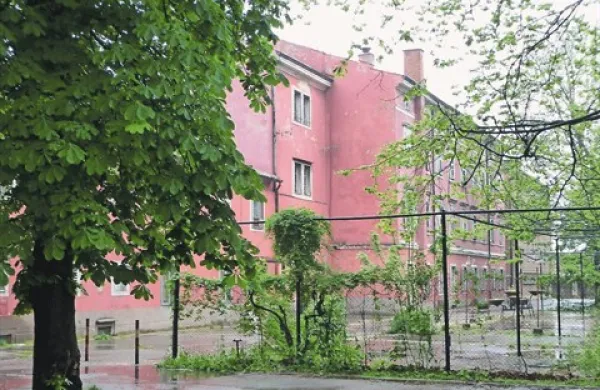 Alfredo Cavallaro, novi lastnik nekdanjega hotela Triglav, napoveduje, da bo v stavbi spet hotel in da bo pri prenovi upošteval smernice Zavoda za varstvo kulturne dediščine 