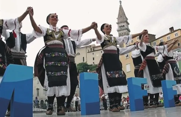 11. Mednarodni folklorni festival Mediterana bo od danes so nedelje gostil enajst skupin