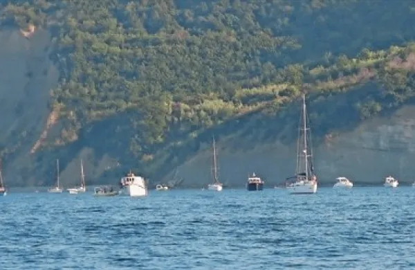 Ko se na morju znajde več plovil, se je treba držati določenih pravil, da se ne zgodi  nesreča