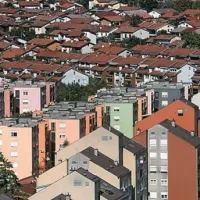 Pred uvedbo davka na nepremičnine, naj tisti, ki tega še niso storili, podatke o svojem imetju uskladijo z dejanskim stanjem, svetujejo na Geodetski upravi.  Ko bo prišla domov položnica z obračunanim davkom, bo prepozno za jezo.