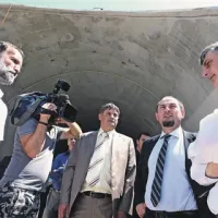 Skozi predor so se včeraj zapeljali (z leve)   Marjan Ortar (DRI), državni sekretar ministrstva za infrastrukturo in prostor Bojan Babič, državni sekretar v kabinetu premierke Gašpar Gašpar Mišič in predsednik uprave Darsa Matjaž Knez  