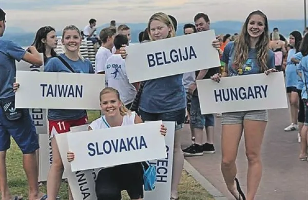 Mešanica držav, kultur in mladih iz vsega sveta