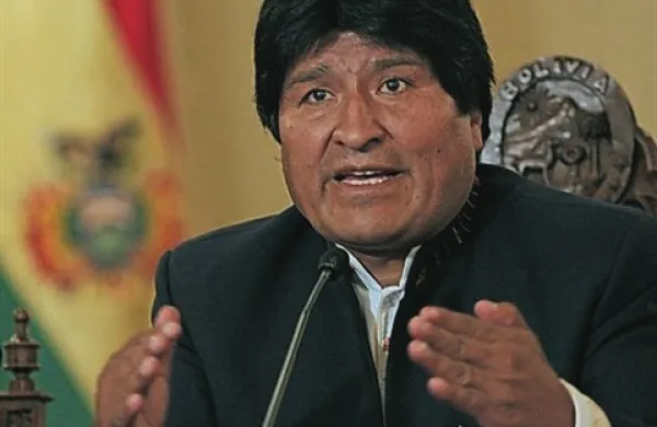 Bolivijski predsednik Evo Morales je dejal, da je od ene od štirih držav, ki so odrekle prelet njegovemu letalu, to zahtevala ameriška obveščevalna agencija Cia
