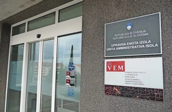 Izolska davčna pisarna je na sedežu upravne enote   