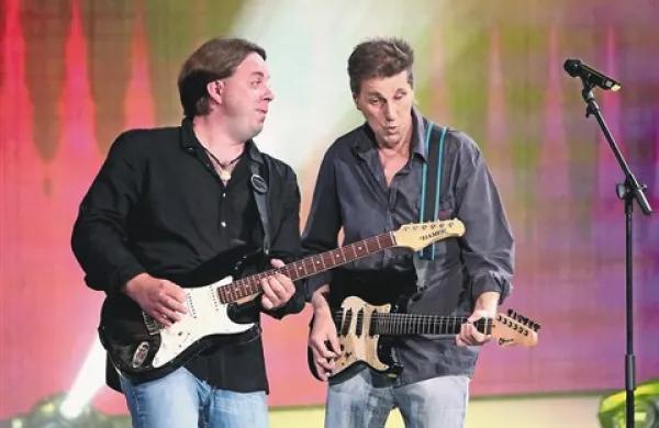    Na festivalu Melodije morja in sonca se bodo poklonili Danilu Kocjančiču (1949-2013); skladatelju, kitaristu in pevcu, avtorju številnih zmagovalnih skladb pa tudi največjih  uspešnic portoroškega festivala (fotografija je z lanskega festivala, ko je