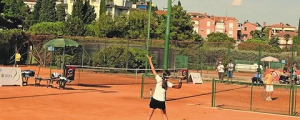 Mladi upi so zasedli peščena igrišča