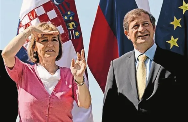  Zunanja ministra Slovenije in Hrvaške, Karl Erjavec in Vesna Pusić, sta včeraj  uskladila vsebino skupnega pisma za Banko za mednarodne poravnave  v Baslu