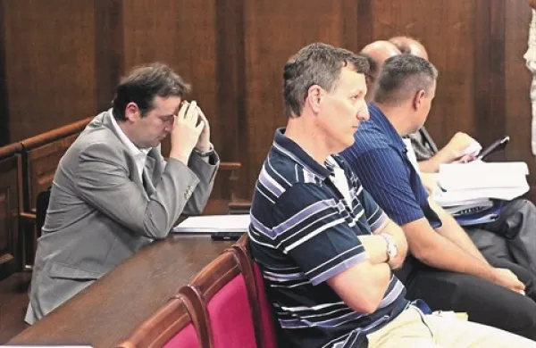 Nekdanji član uprave Luke in delavski direktor  Boris Marzi (prvi z leve) je včeraj na sodišču večkrat zatrjeval, da ni aktivno sodeloval pri poslu  in da ne pozna vseh podrobnosti