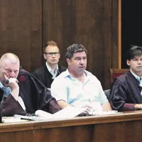 Nekdanji predsednik uprave Robert Časar (v sredini) je vztrajno ponavljal, da je Luka v pogajanjih dosegla dobro ceno za nakup desetine slovaškega holdinga TTI 