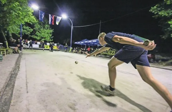 24-urni balinarski maraton ni šala, so se prepričali tekmovalci, ki so se na Cesti merili od petka do sobote 