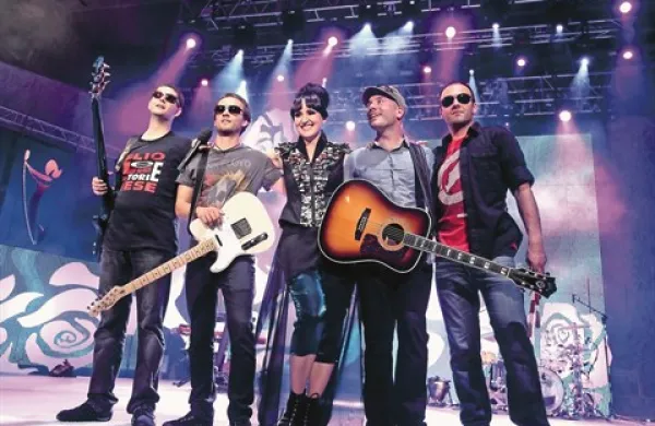 Zmagovalka 33. Melodij morja in sonca: Tinkara Kovač s svojim bendom