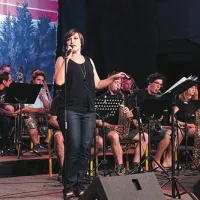 Solistka Tanja Srednik tolmiskega Jazz Punt Big Banda je tudi rapala