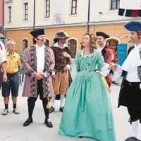 Grof in grofica Coronini s tiranskim  Ivanom Bandljem, ki je tlačil kmete in zakuhal punt