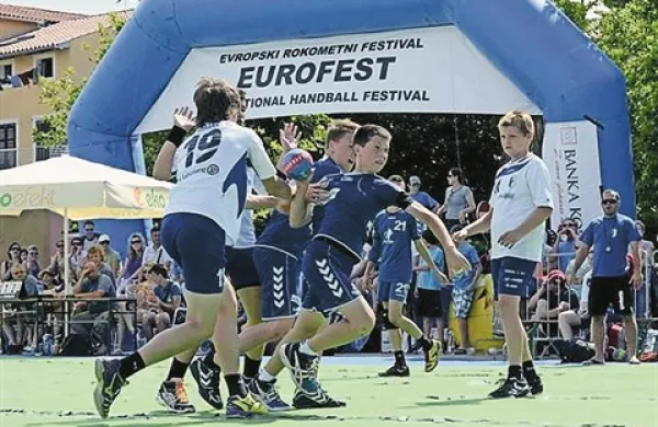 V finalnem dnevu je tudi med mlajšimi dečki potekal boj za vsak žogo