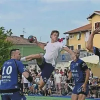 V finalu članov sta se pomerili obalni moštvi KIH (v modrih dresih) in All stars, zmage pa so se veselili slednji