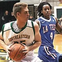 Jan Petrovčič v dresu Southeastern Louisiane