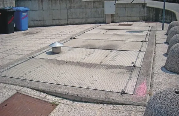 Greznične gošče onesnažujejo okolje, zato ne sodijo v naravo, ampak v čistilno napravo, kjer se razgradijo v gniliščih. Lastniki greznic bodo zato poslej plačevali več za komunalne storitve in si s tem zagotovili praznjenje greznice s strani