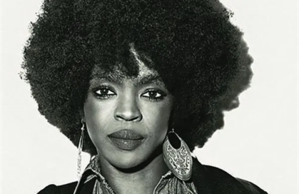 Ameriška pevka Lauryn Hill, ki je kariero začela z zasedbo Fugees, je v Connecticutu začela prestajati trimesečno zaporno kazen, ki ji jo je zaradi utaje davkov maja naložilo sodišče