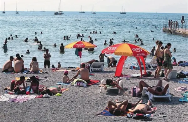 Tatovi kradejo tudi na plažah