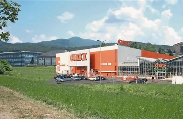 Postojnski občinski svetniki so v torek odprli pot gradnji trgovine OBI ob porodnišnici in zdravstvenem domu
