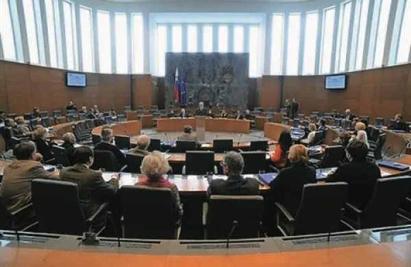 Državni zbor je s 46 glasovi za in 32 proti sprejel rebalans letošnjega proračuna