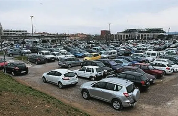 Dajatev za osebna vozila se bo s 15. julijem zvišala za približno 13 odstotkov