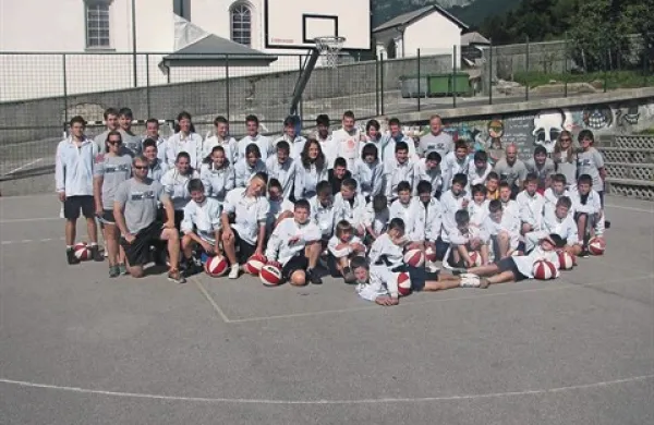 Košarkarski klub Tolmin  je  gostil košarkarski kamp v Bovcu. Letos se ga je udeležilo 41 igralcev in tri igralke.