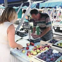  Poleg inšpektorjev za hrano so preglede na koprski tržnici izvajali tudi tržni inšpektorji 
