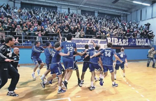 Kot kaže, bo rokometna dvorana  v kratkem dobila vsaj spodobno streho 