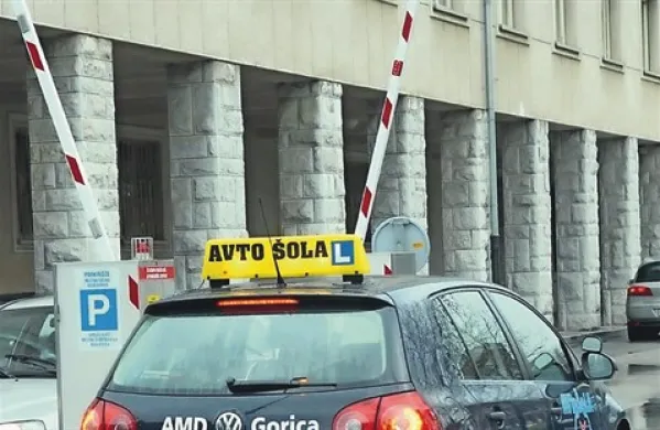 Spremembe, ki jih načrtuje agencija za varnost prometa, naj bi prinesle več reda pri usposabljanju kandidatov za voznike