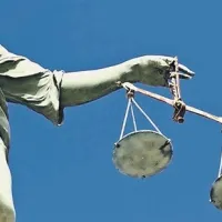Višje  takse bi lahko povzročile, da bodo sodišča dostopna le še tistim, ki si jih lahko privoščijo
