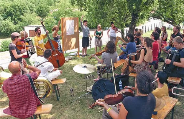 Histeria na križi&scaron;ču umetnosti in narave