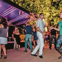 Tudi to poletje so srede namenjene ljubiteljem karibskih plesnih zvrsti