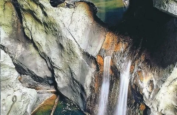 Spletni turistični portal VirtualTourist.com je na svoji spletni strani objavil natečaj za naziv osmo čudo sveta. Na seznamu  so tudi Škocjanske jame.