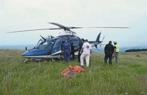 Planinca so v  ljubljanski klinični center odpeljali s policijskim helikopterjem