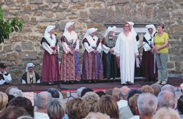 Šavrinski godci so minuli petek odprli že enajste poletne narečne večere