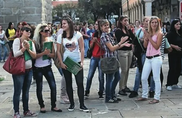 Delodajalci, ki bodo za nedoločen čas zaposlili mlajšega od 30 let, bodo oproščeni plačila prispevkov za pokojninsko in zdravstveno zavarovanje