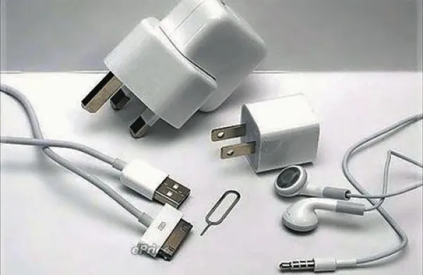 Le nekaj dni po novici, da je neka Kitajka umrla zaradi električnega udara med polnjenjem mobitela, s Kitajske poročajo o še eni nesreči, za katero naj bi bil kriv polnilec za iPhone, ki ni bil originalen